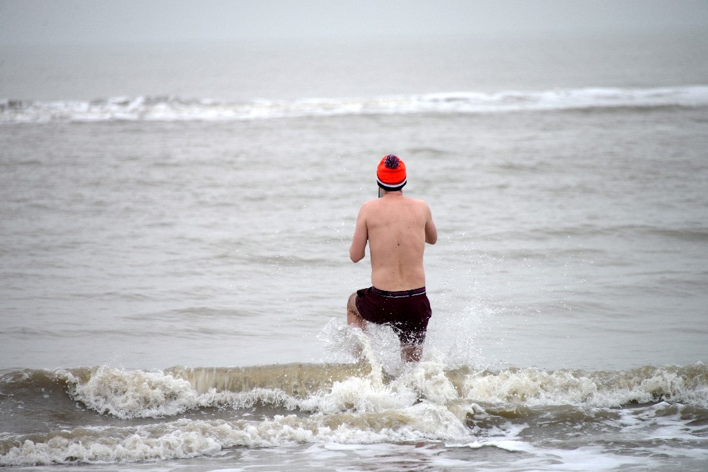 ../Images/Nieuwjaarsduik Nederzandt 2020 011.jpg